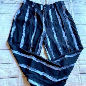 Women’s XL striped flair pants.